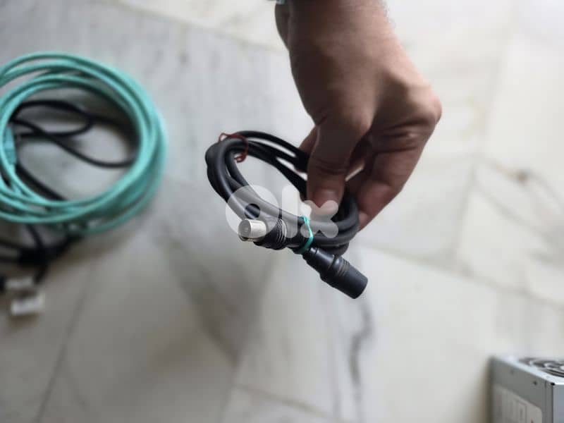 Ethernet / USB type B / VGA 2 VGA / Sound System cable 3