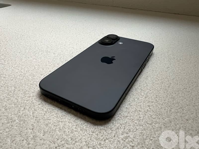 IPhone 16 - Under apple warranty - open box - battery health 100% 1