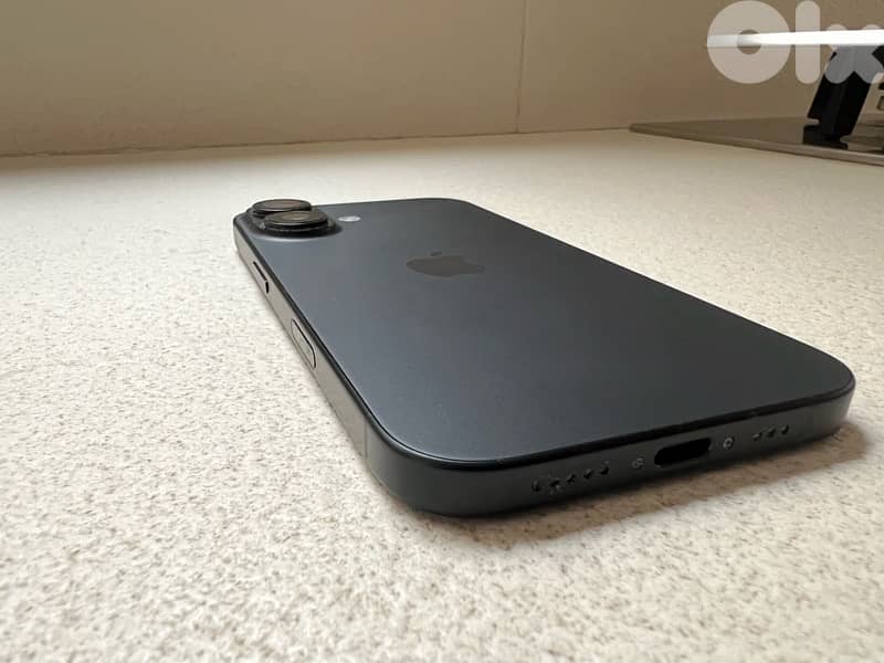 IPhone 16 - Under apple warranty - open box - battery health 100% 3