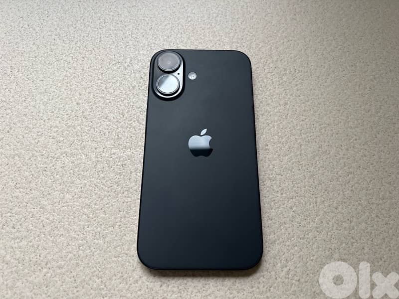 IPhone 16 - Under apple warranty - open box - battery health 100% 5