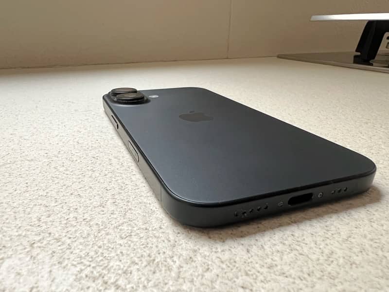 IPhone 16 - Under apple warranty - open box - battery health 100% 8