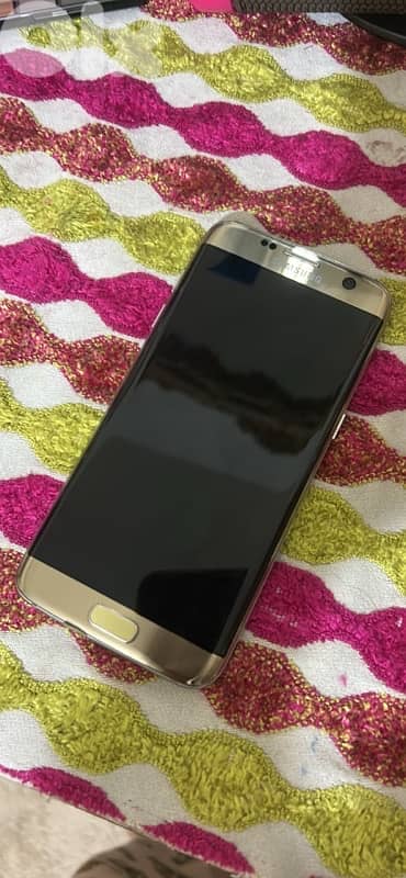 Samsung S7 edge) ذهبي  ‎الموديل: SM-) 32 GB  الحالة: "ممتازة 85$