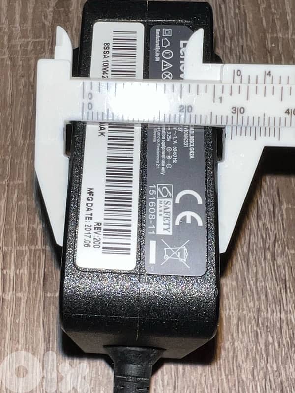 شرجير لابتوب Lenovo الاصلي 8