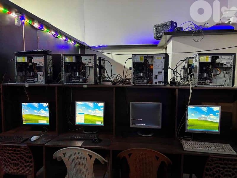 للبيع أجهزة كمبيوتر للألعاب عدد ثمانية للكاونتر+طاولات وكراسي 2