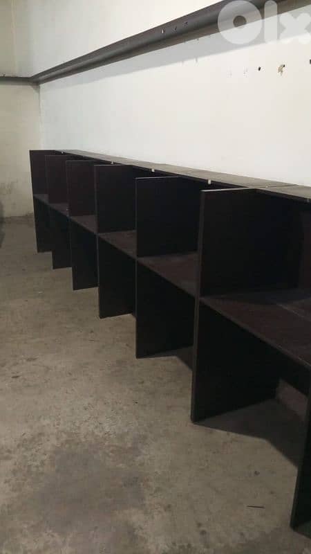 للبيع أجهزة كمبيوتر للألعاب عدد ثمانية للكاونتر+طاولات وكراسي 5