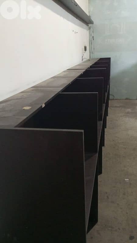 للبيع أجهزة كمبيوتر للألعاب عدد ثمانية للكاونتر+طاولات وكراسي 8