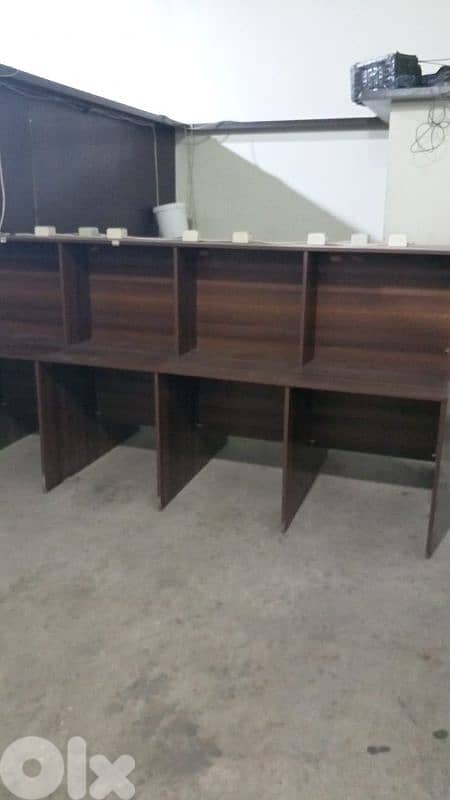 للبيع أجهزة كمبيوتر للألعاب عدد ثمانية للكاونتر+طاولات وكراسي 9