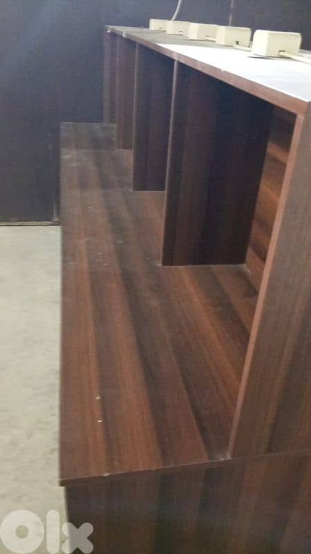 للبيع أجهزة كمبيوتر للألعاب عدد ثمانية للكاونتر+طاولات وكراسي 10