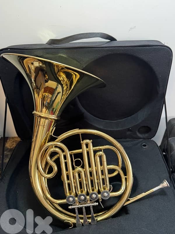 French horn second hand gold color 1