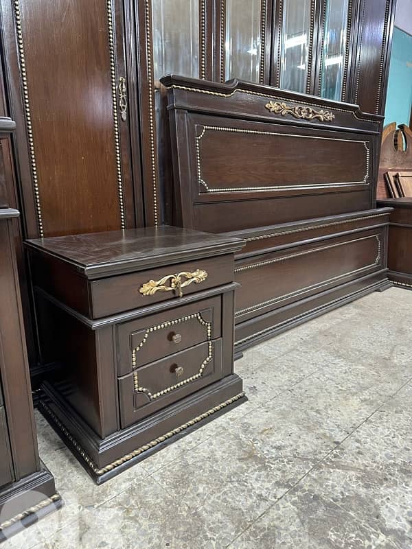 غرفة نوم خشب زان 1