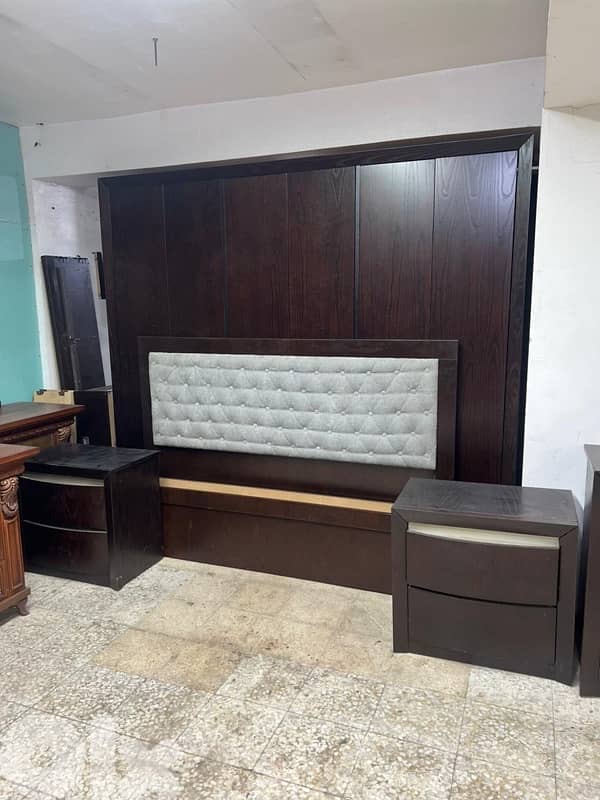 غرفة نوم عرائسية ملبسة قشرت سنديان 2