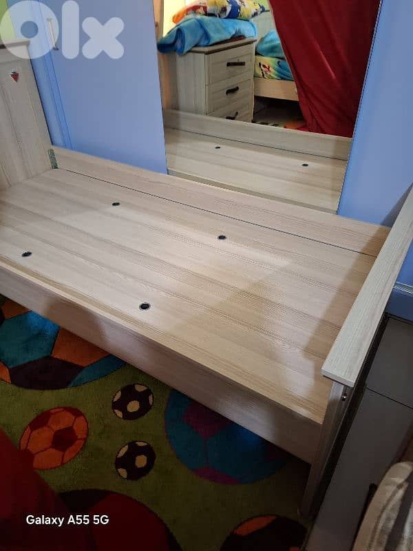 تخت مع كومندينا 1