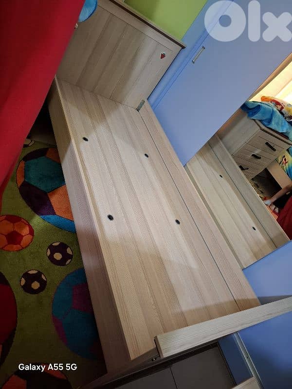 تخت مع كومندينا 3