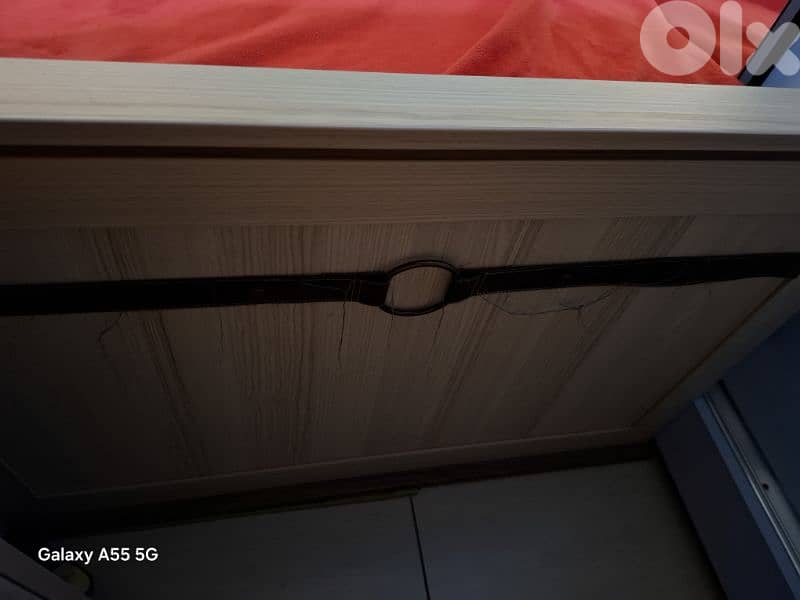 تخت مع كومندينا 4