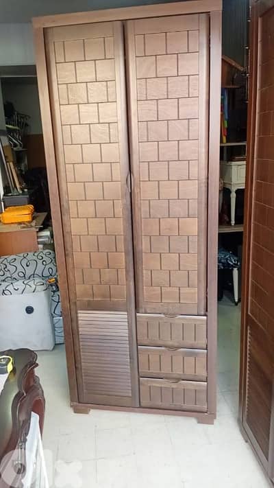 خزانة اوروبي شبه جديد ر