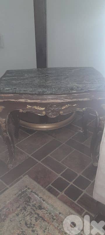 طاولة عدد٢ صغار خشب منيح بس بدون رتوش ٣٠ دولار 1