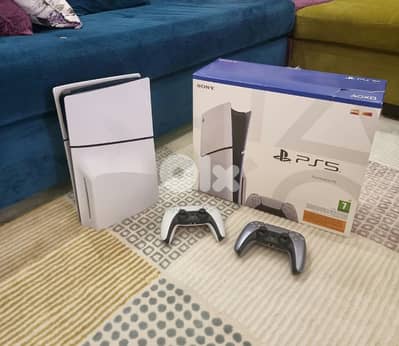 ps5 slim( europe) very clean with warranty