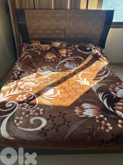 تخت مجوز مع فرشة