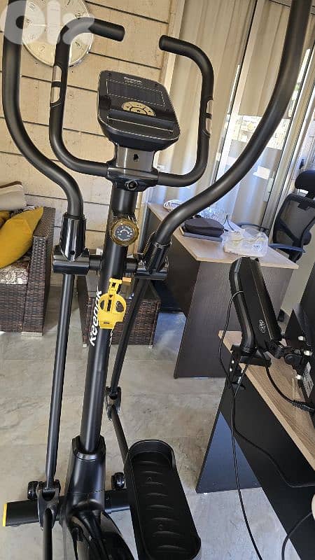 Reebok Elliptical like new 350$ negotiable 2
