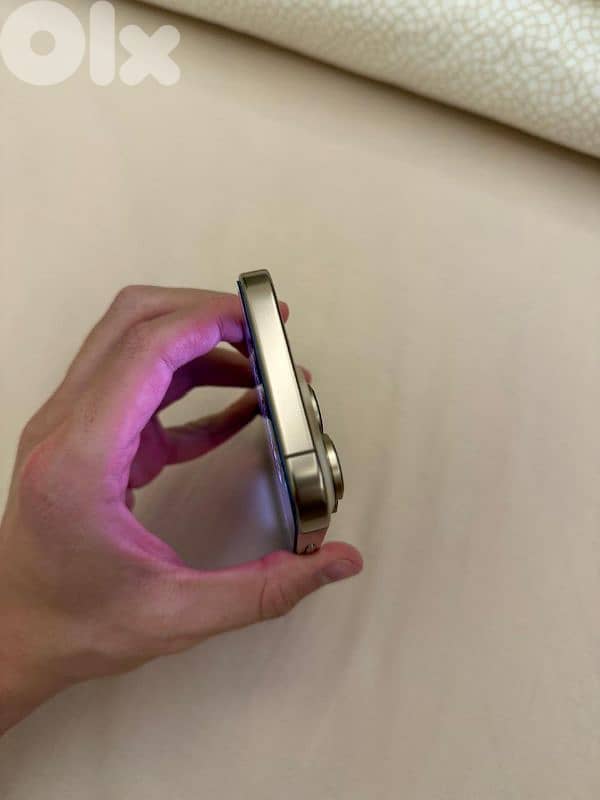 Iphone 16 pro desert titanium color 256 gb like new no scratches 2