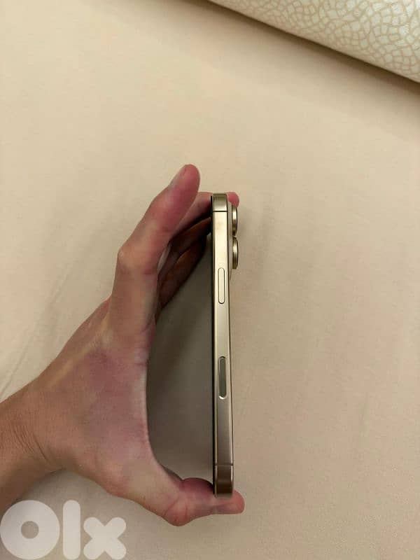 Iphone 16 pro desert titanium color 256 gb like new no scratches 4