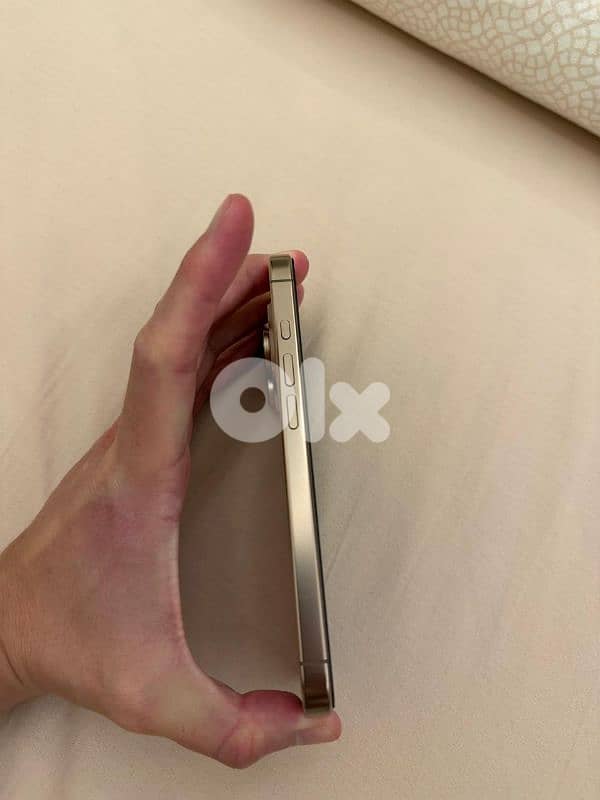 Iphone 16 pro desert titanium color 256 gb like new no scratches 5