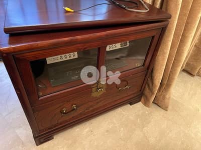 swivel TV table طاولة تلفزيون  متحركة