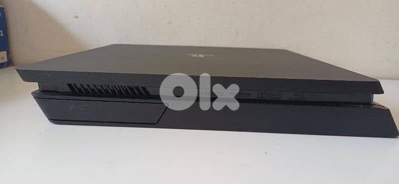 playstation 4 Slim used 3