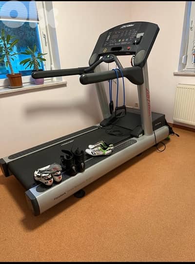 Life fitness Treadmill made in usa hight quality whatsapp 03139571