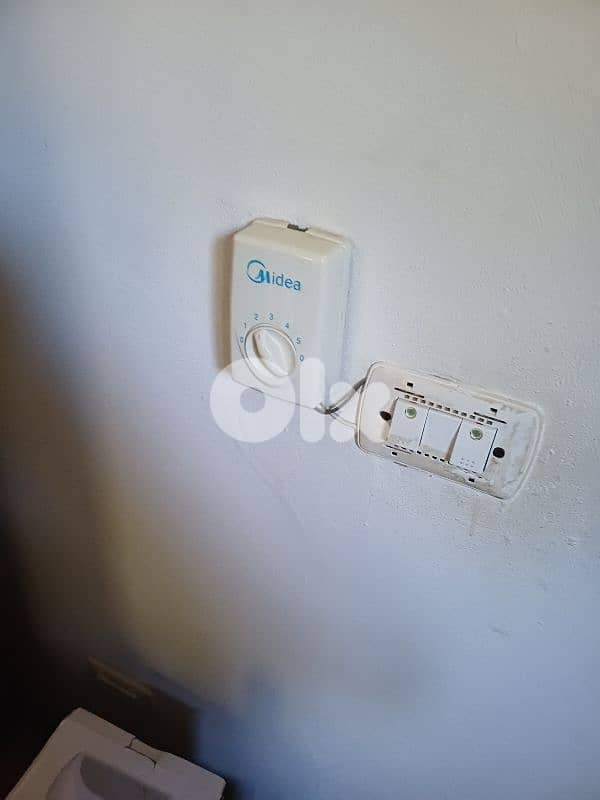 خزانه نوم شبه جديده ومروحه سقف بي ٣ سرعات شبه جديده 3