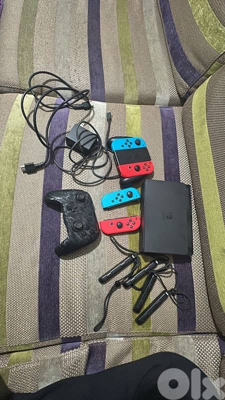 Nintendo switch OLED with 4 joycons and 1 pro controller 2