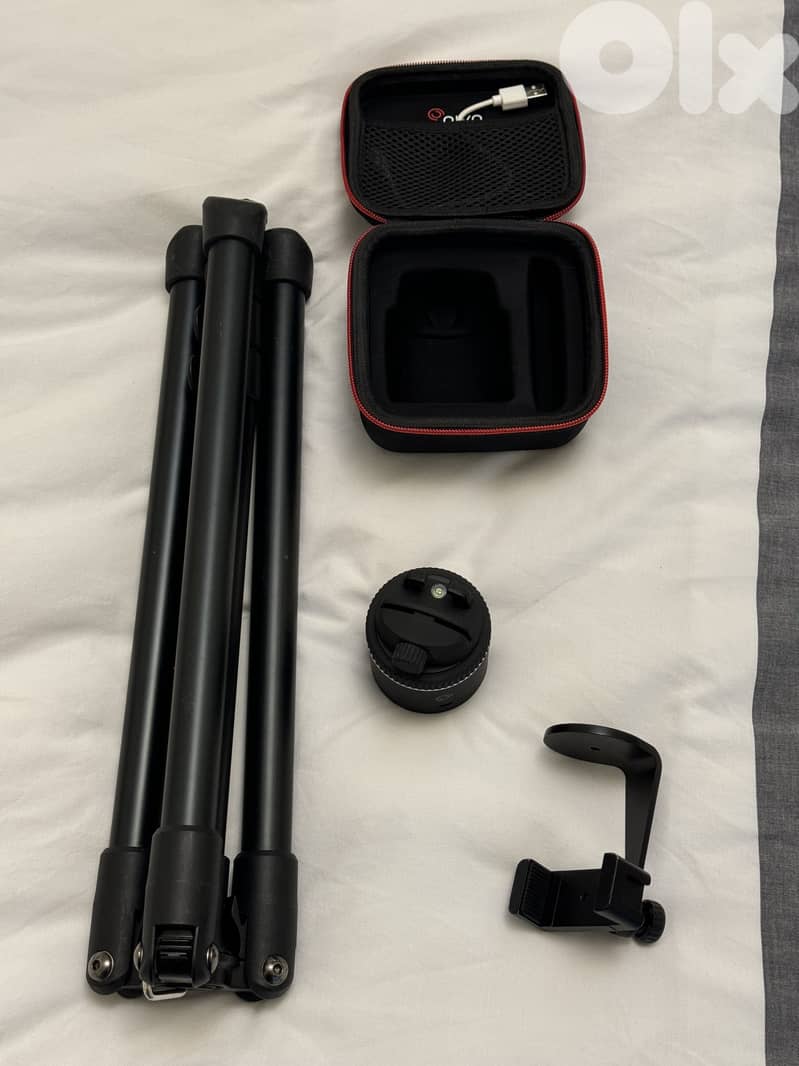 Pivo AI Powered Camera with Tripod and Travel Case - Brand New 2