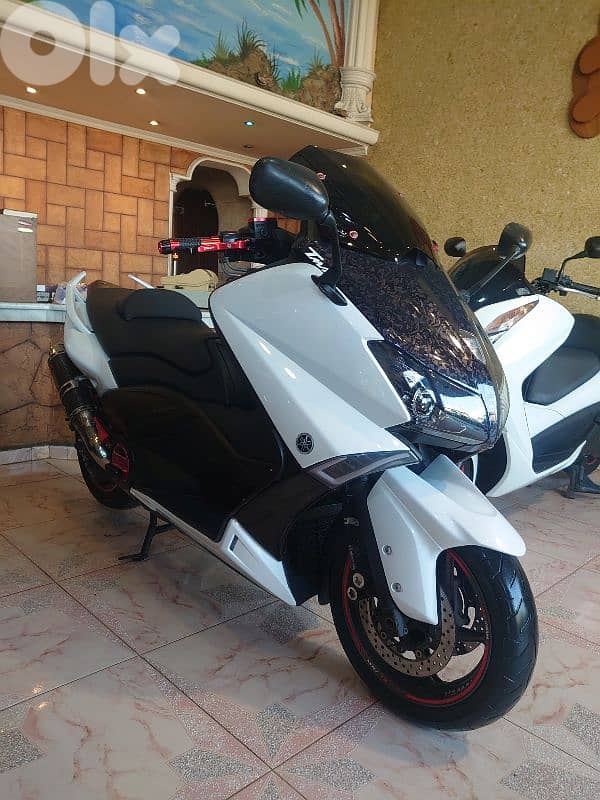 tmax Yamaha 1