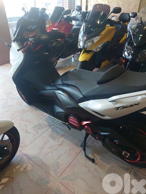tmax Yamaha 4