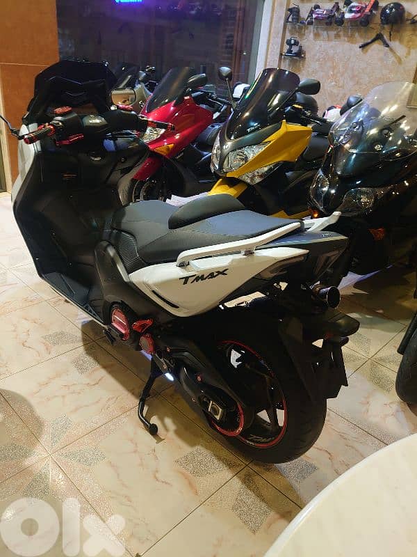 tmax Yamaha 9