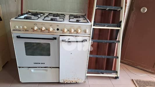 غاز ٦ عيون بحالة جيدة شغال كلو مع لفرن فوق وتحت