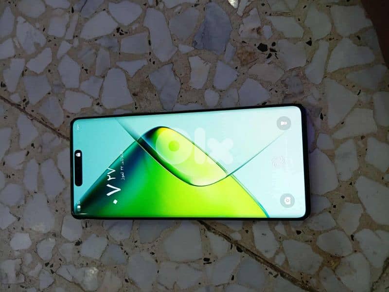 نوت 40 برو ذاكره 256  شاشتو متل الاس بعدو جديد 1