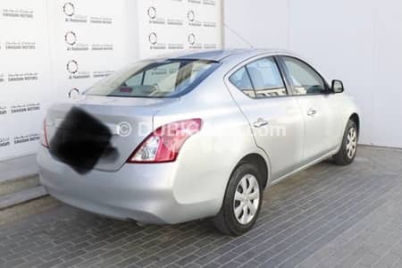 Nissan Sunny 2014 مع نمرة عمومي