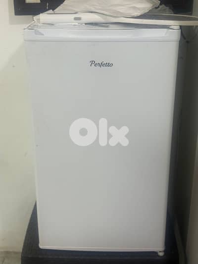 براد صغير مستعمل فقط شهر تقريباً