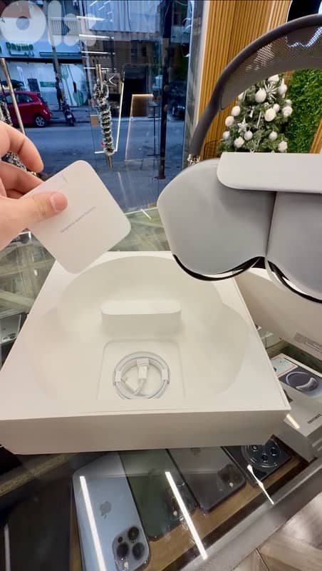 Original Black Apple Airpods Max 5