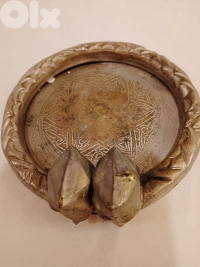 منفضة قديمة نحاس