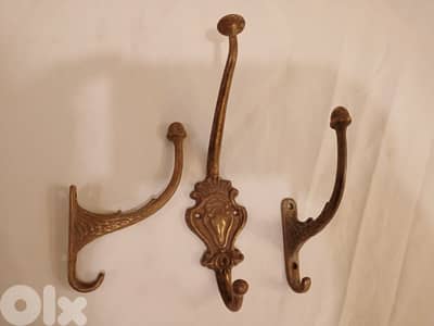 تعاليق برونز قديمة