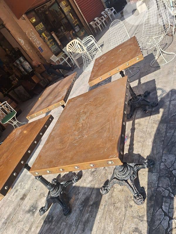 طاولات مطاعم عدد٥ انتيك قواعد فونت مع وجه نحاس احمر مميز جدا 2