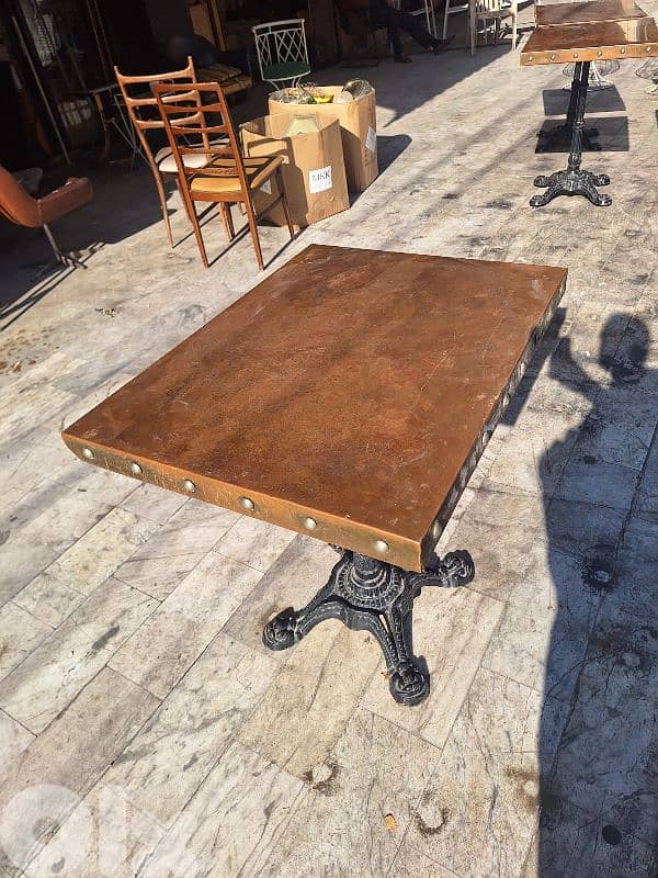 طاولات مطاعم عدد٥ انتيك قواعد فونت مع وجه نحاس احمر مميز جدا 3