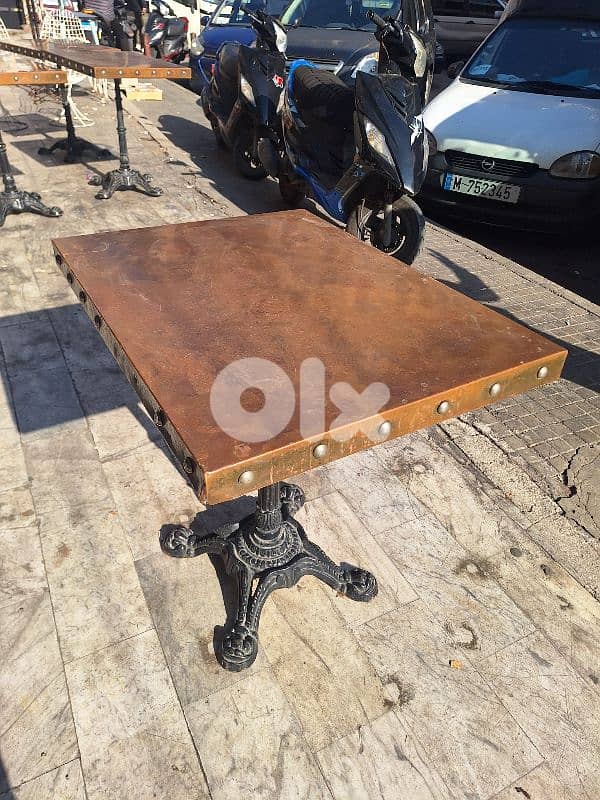 طاولات مطاعم عدد٥ انتيك قواعد فونت مع وجه نحاس احمر مميز جدا 5