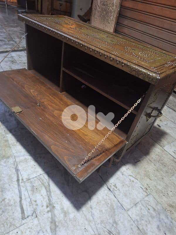 صندوق انتيك مرصع بالنحاس خشب قطراني شغل فني يدوي جدا 1