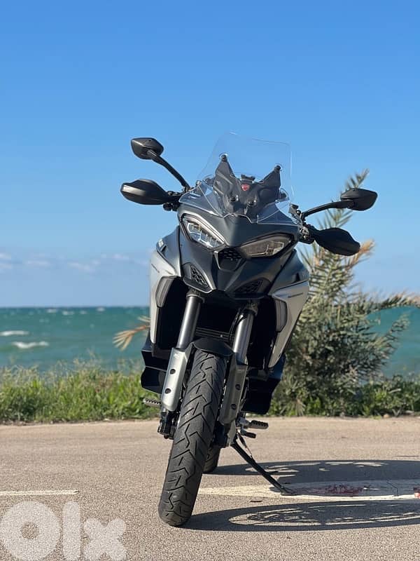 Multistrada V4S 1
