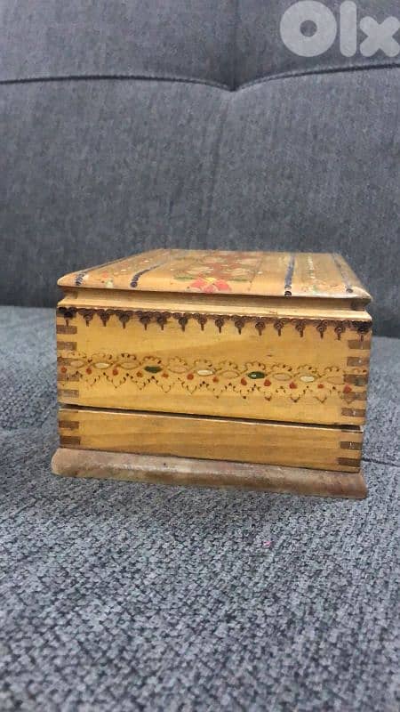 Old Vintage Cigarette box علبة دخان ضيافة 2