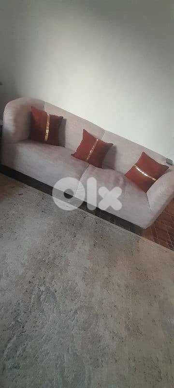 صالون ٣ قطع نضيف ومرتب ٢٥٠ دولار