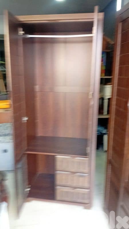 خزانة اوروبي شبه جديد 1